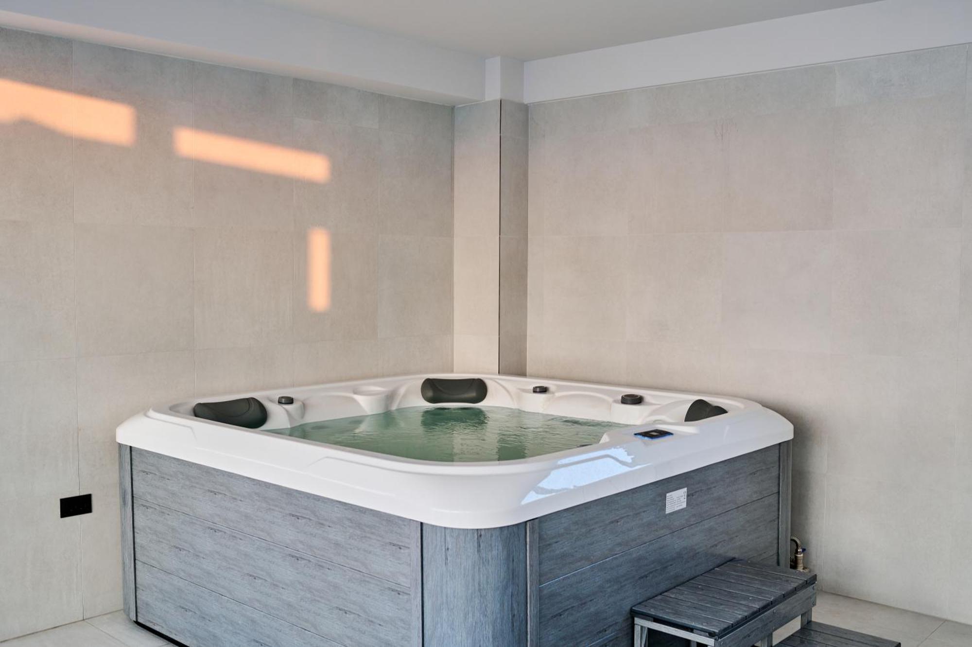 Năvodari Arrogance Queen Studio - Infinity Pool & Spa מראה חיצוני תמונה