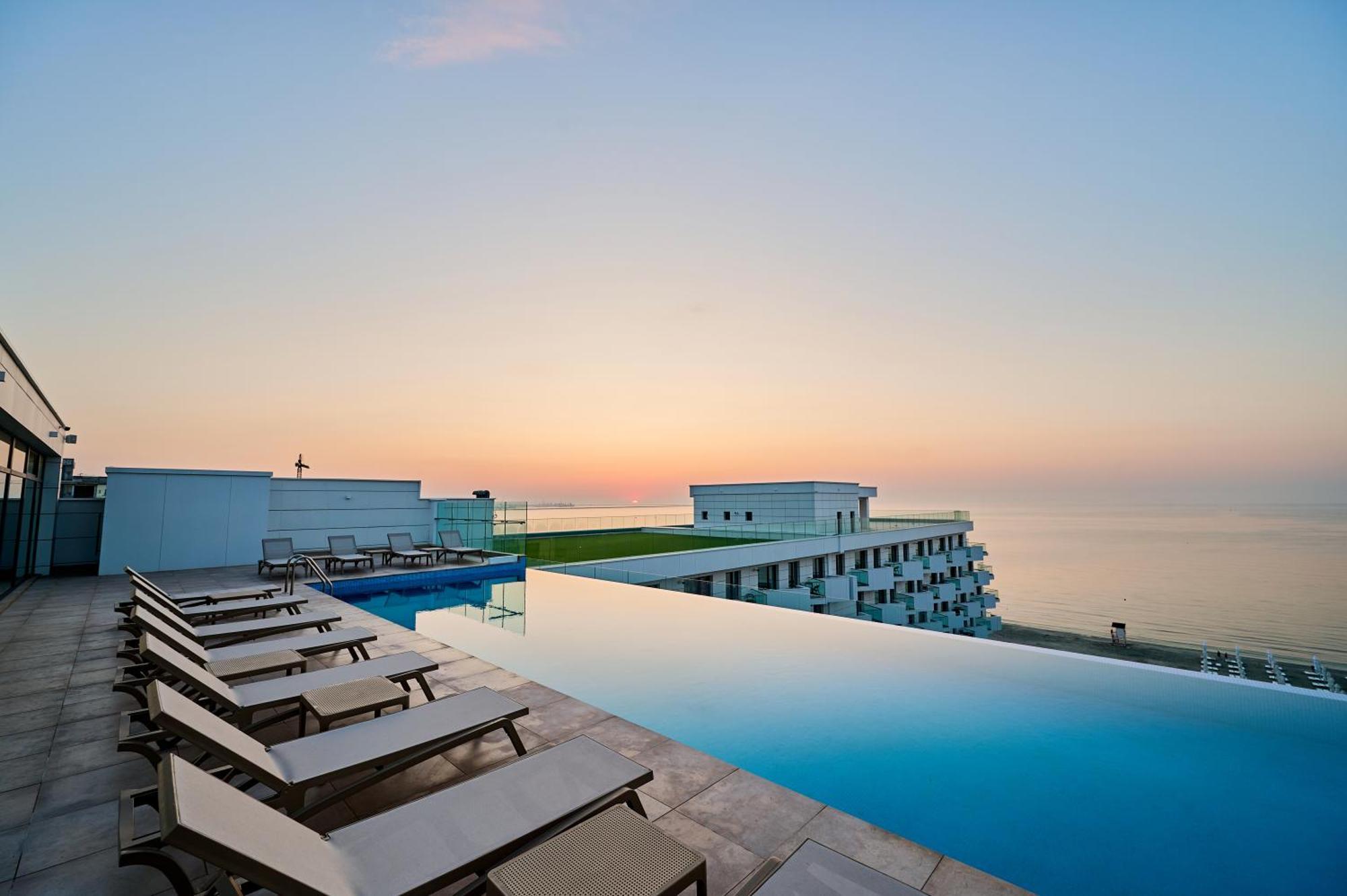 Năvodari Arrogance Queen Studio - Infinity Pool & Spa מראה חיצוני תמונה
