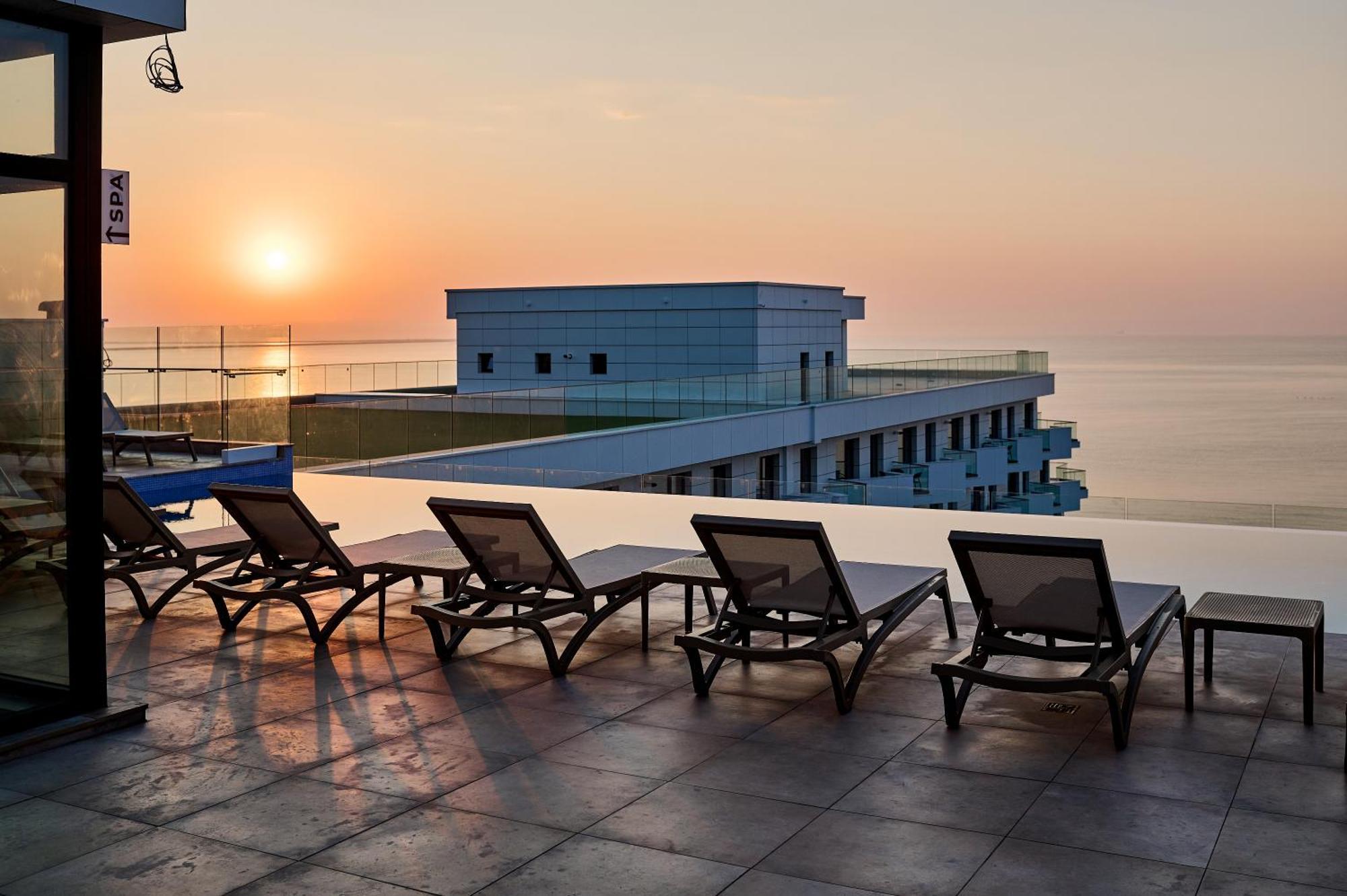 Năvodari Arrogance Queen Studio - Infinity Pool & Spa מראה חיצוני תמונה