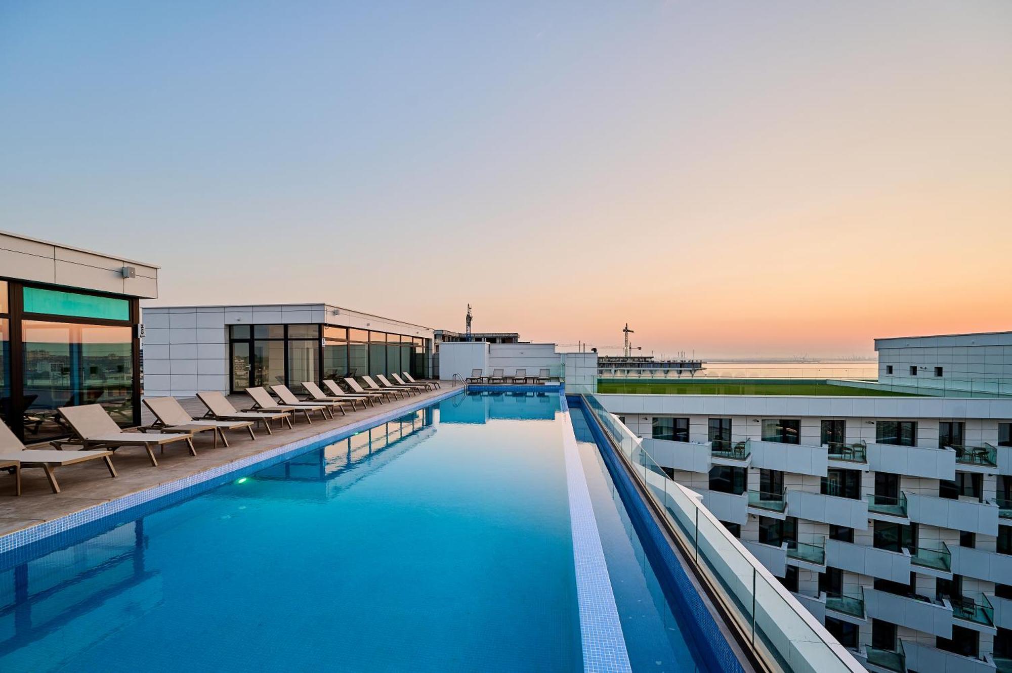 Năvodari Arrogance Queen Studio - Infinity Pool & Spa מראה חיצוני תמונה