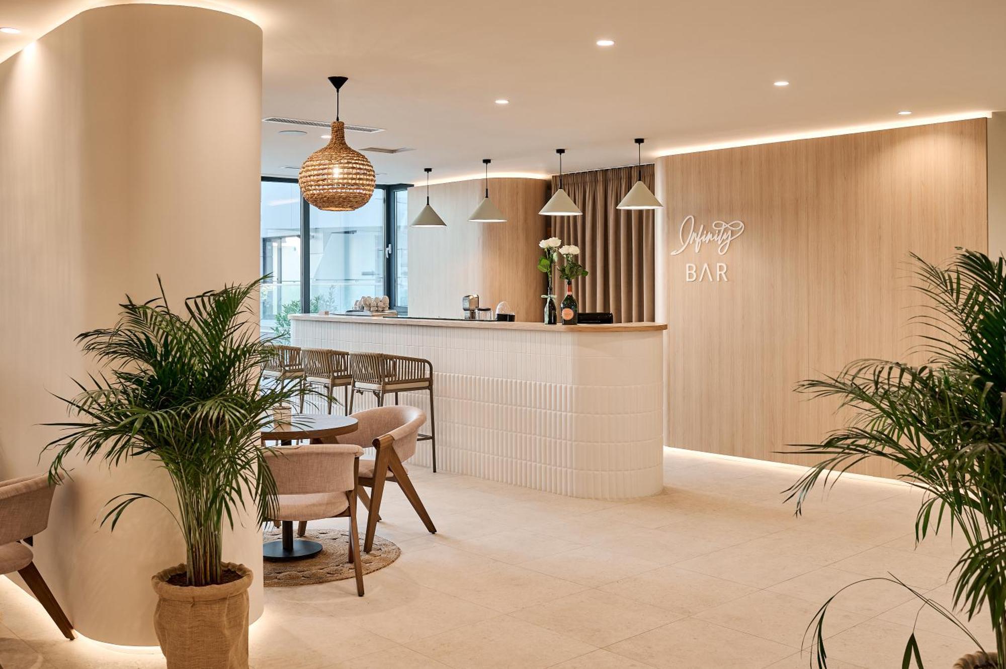 Năvodari Arrogance Queen Studio - Infinity Pool & Spa מראה חיצוני תמונה